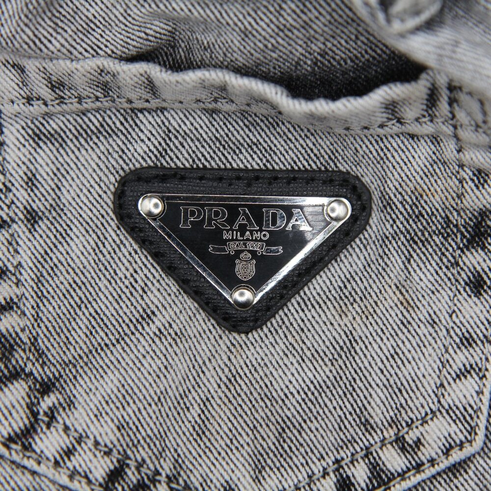 Red Prada Triangle Patch/Croc Charm - Picture 8 of 9